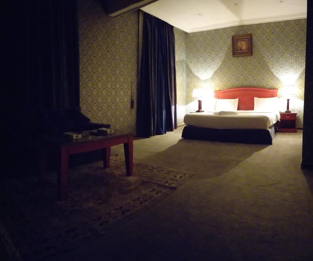Qasr Al Khalij Hotel Riaad Buitenkant foto
